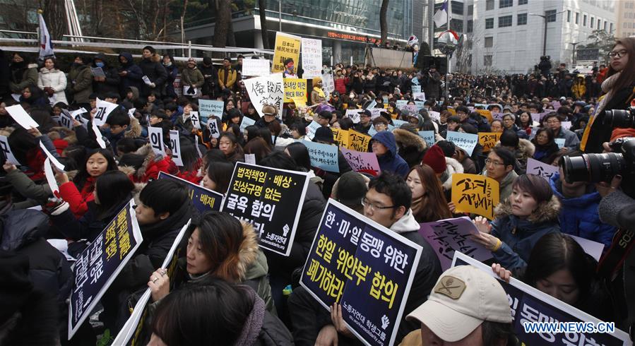 People hold portraits of deceased former South Korean 'comfort women' during a weekly anti-Japan protest in front of the Japanese embassy in Seoul, South Korea, Dec. 30, 2015. 