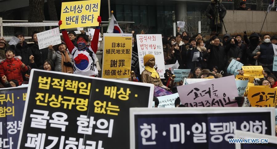 People hold portraits of deceased former South Korean 'comfort women' during a weekly anti-Japan protest in front of the Japanese embassy in Seoul, South Korea, Dec. 30, 2015. 