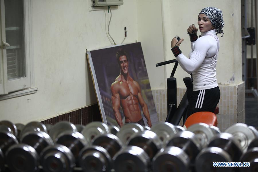 Kholoud Essam displays muscles at a gym in Cairo, Egypt, on Dec. 29, 2015. 