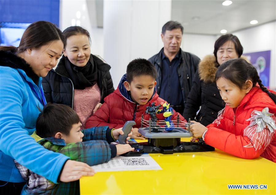 HOHHOT, Jan. 8, 2016 (Xinhua) -- Children experience a robot boxing game during a robot carnival in Hohhot, capital of north China's Inner Mongolia Autonomous Region, Jan. 8, 2016. A carnival was held here to invite younsters to come and engage high technology of modern robot. (Xinhua/Ding Genhou)