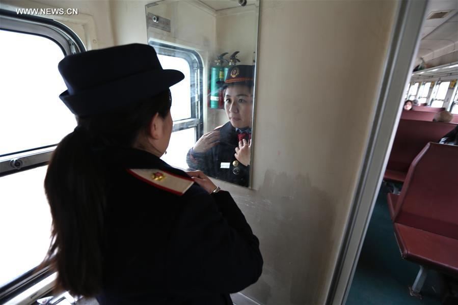 #CHINA-JIANGSU-NANJING-LAST SLOW-SPEED TRAIN (CN)