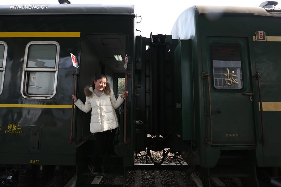 #CHINA-JIANGSU-NANJING-LAST SLOW-SPEED TRAIN (CN)