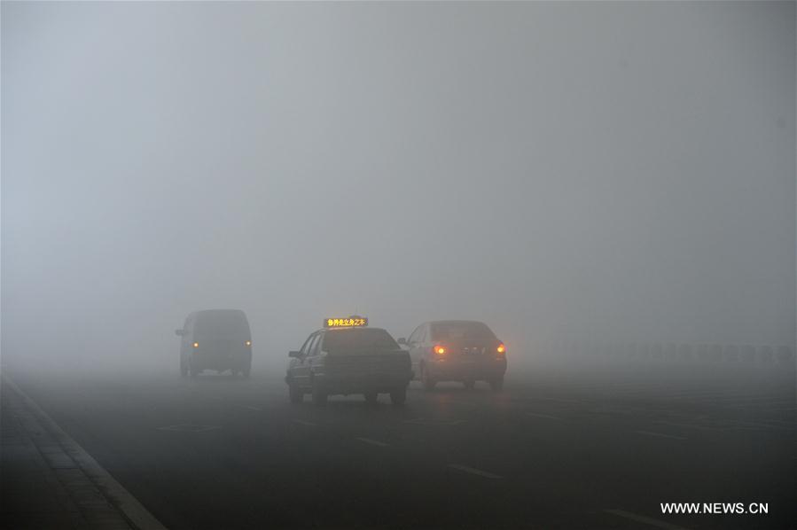 CHINA-ZHENGZHOU-SMOG (CN)