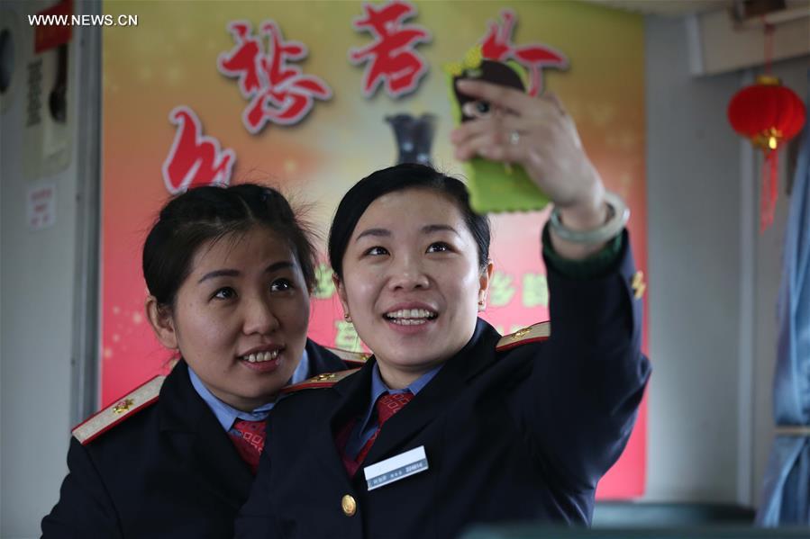 #CHINA-JIANGSU-NANJING-LAST SLOW-SPEED TRAIN (CN)