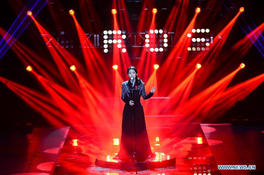  Singer Zhang Bichen performs at a variety show 'Night of Star App' held by Tencent Group in Beijing, capital of China, Jan. 17, 2016. 