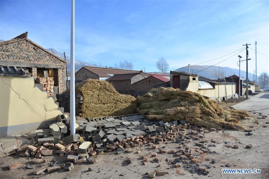 A wall is damaged at quake-hit Beishan Township in Menyuan County of Haibei Tibetan Autonomous Prefecture, northwest China's Qinghai Province, Jan. 21, 2016. 