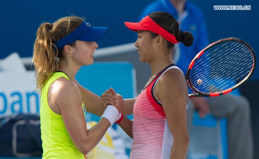 Zhang Shuai (R) of China shakes hands with Alize Cornet of France after their second round match of women's singles of Australian Open Tennis Championships against Alize Cornet of France in Melbourne, Australia, Jan. 21, 2016. 