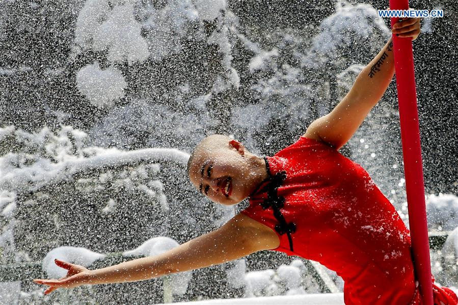 #CHINA-HUNAN-ZHANGJIAJIE-POLE DANCERS (CN)