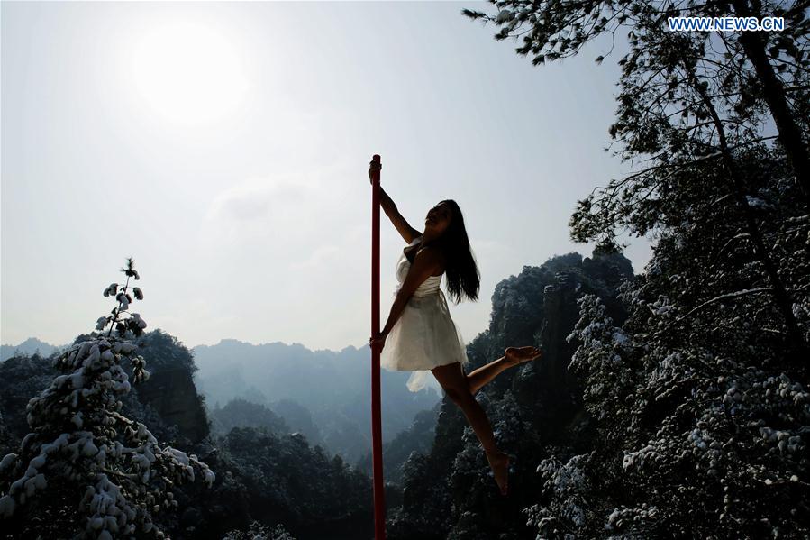 #CHINA-HUNAN-ZHANGJIAJIE-POLE DANCERS (CN)