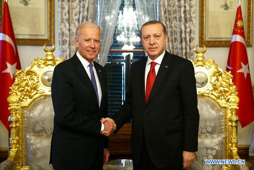 Turkish President Recep Tayyip Erdogan (R) meets U.S. Vice President Joe Biden in Istanbul, Turkey, on Jan. 23, 2016. 