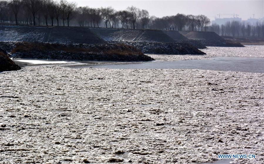 Photo taken on Jan. 25, 2016 shows the ice on the Jinan section of Yellow River in east China's Shandong Province. 