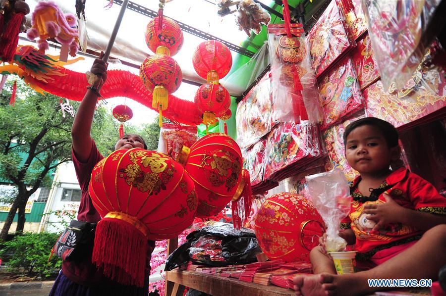 Street vendors sell decorations for Chinese New Year at a market in Jakarta, Indonesia, Jan. 25, 2016. 