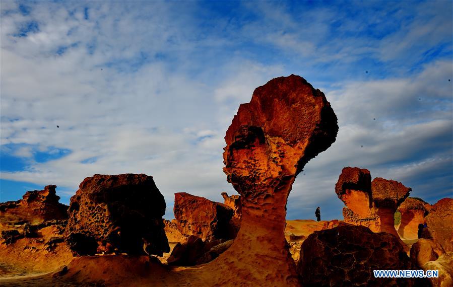 TAIPEI, Jan. 26, 2016 (Xinhua) -- Photo taken on Jan. 26, 2016 shows Yehliu Geopark in New Taipei of southeast China's Taiwan. The geopark features stunning geological landscape formed by wave attack, rock weathering, earth movement and crustal movement, which make it a famous destination for tourists. (Xinhua/Zhang Guojun) 