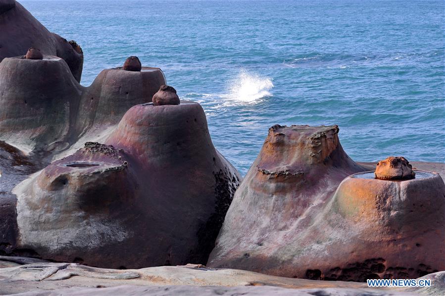 TAIPEI, Jan. 26, 2016 (Xinhua) -- Photo taken on Jan. 26, 2016 shows rocks within Yehliu Geopark in New Taipei of southeast China's Taiwan. The geopark features stunning geological landscape formed by wave attack, rock weathering, earth movement and crustal movement, which make it a famous destination for tourists. (Xinhua/Zhang Guojun) 