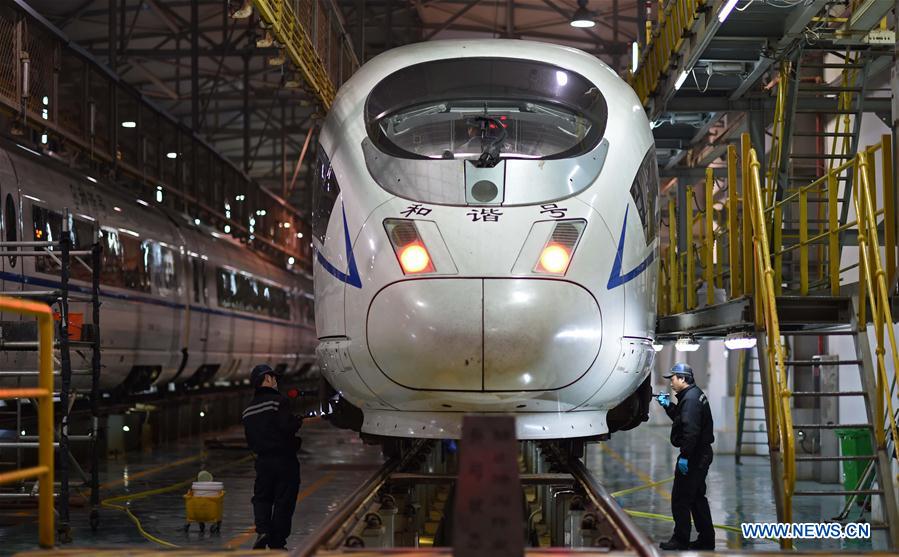 CHINA-CHANGSHA-TRAIN MAINTENANCE-TRAVEL RUSH (CN)