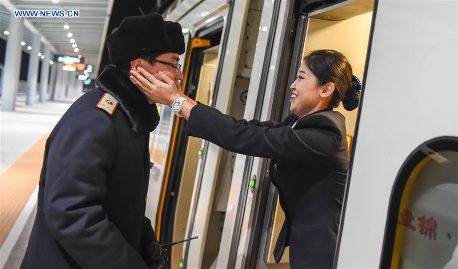 CHINA-CHANGCHUN-YOUNG COUPLE-TRAVEL RUSH (CN)