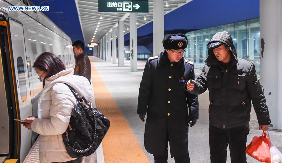 CHINA-CHANGCHUN-YOUNG COUPLE-TRAVEL RUSH (CN)