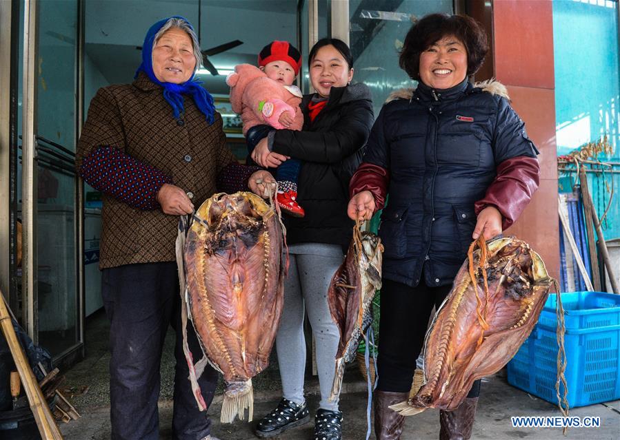 CHINA-ZHEJIANG-HUZHOU-SPRING FESTIVAL-TRADITIONAL SNACK (CN)