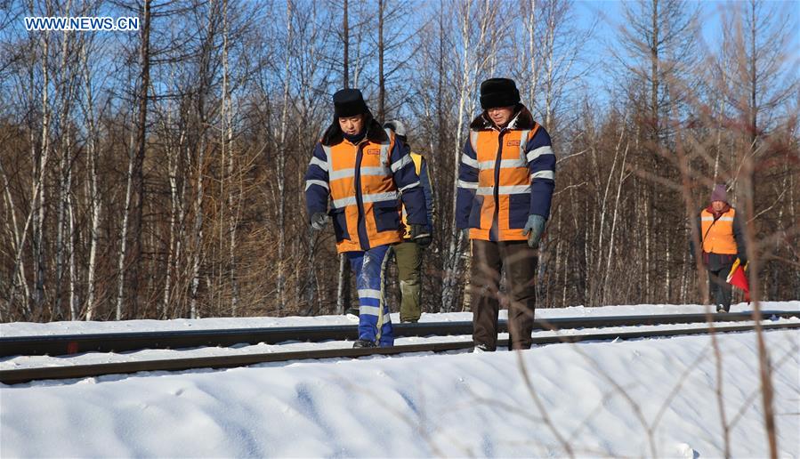 CHINA-INNER MONGOLIA-HULUN BUIR-RAILWAY WORKER (CN)