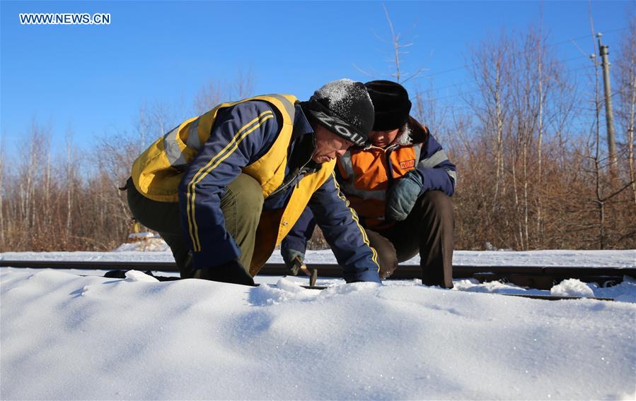 CHINA-INNER MONGOLIA-HULUN BUIR-RAILWAY WORKER (CN)