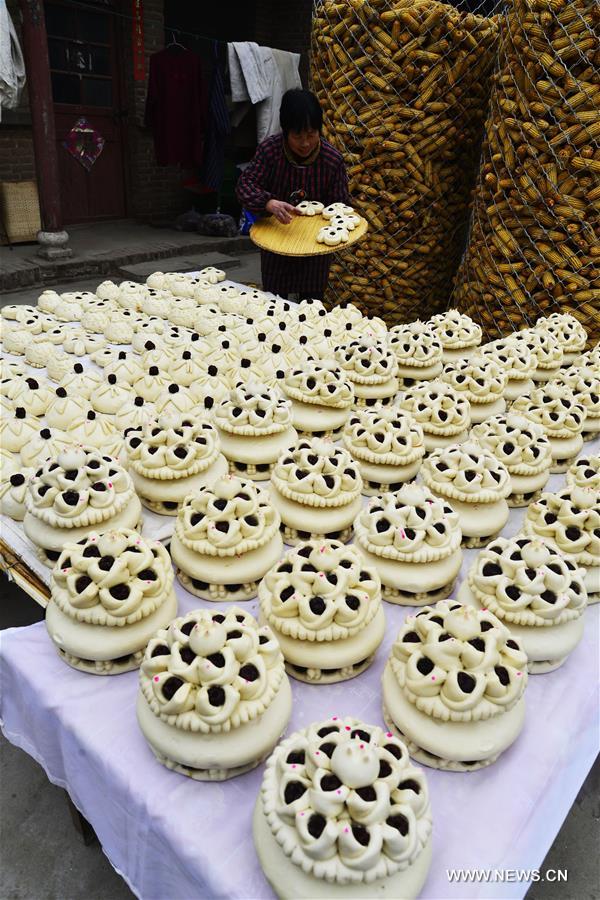  Steamed bun with colorful patterns is a traditional staple food during the Spring Festival in Shandong.