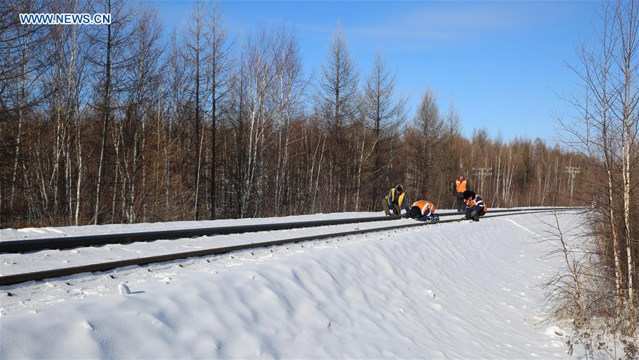 CHINA-INNER MONGOLIA-HULUN BUIR-RAILWAY WORKER (CN)