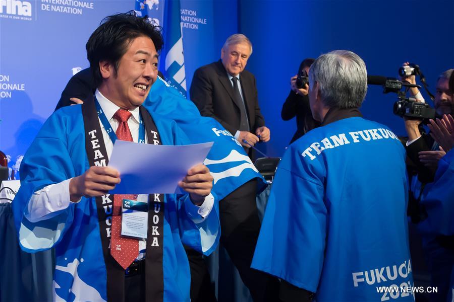 FINA President Julio Maglione (L) announces Japan's Fukuoka as host city of the 2021 World Aquatics Championships at a FINA press conference in Budapest, Hungary, on January 31, 2016