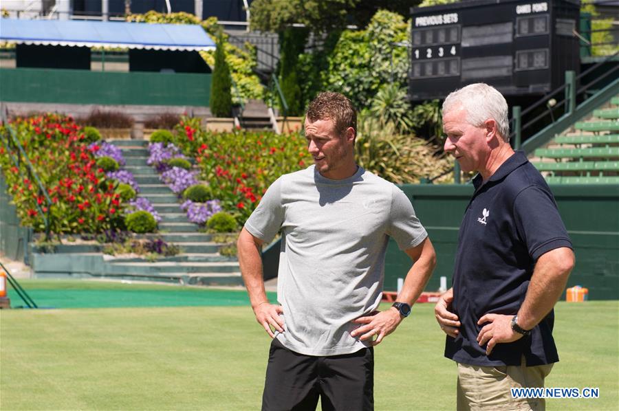 MELBOURNE, Feb. 5, 2016 (Xinhua) -- Australia's Davis Cup Captain Lleyton Hewitt (L) inspects the installation of grass court at the Kooyong Lawn Tennis Club in Melbourne, Australia, Feb. 5, 2016. The Davis Cup World Group first round match between Australia and the USA will be played at Kooyong Lawn Tennis Club during Mar. 4-6, 2016. (Xinhua/Bai Xue) 