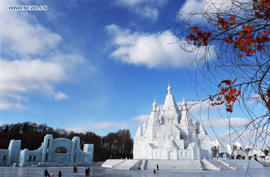 CHINA-HARBIN-WORLD'S HIGHEST SNOW SCULPTURE (CN)