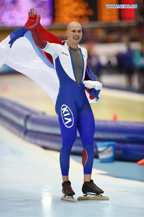 Pavel Kulizhnikov of Russia makes a lap of honour after his victory in the men's 1000m event at ISU world single distances speed skating championships in Kolomna, Russia, on Feb. 13, 2016. 