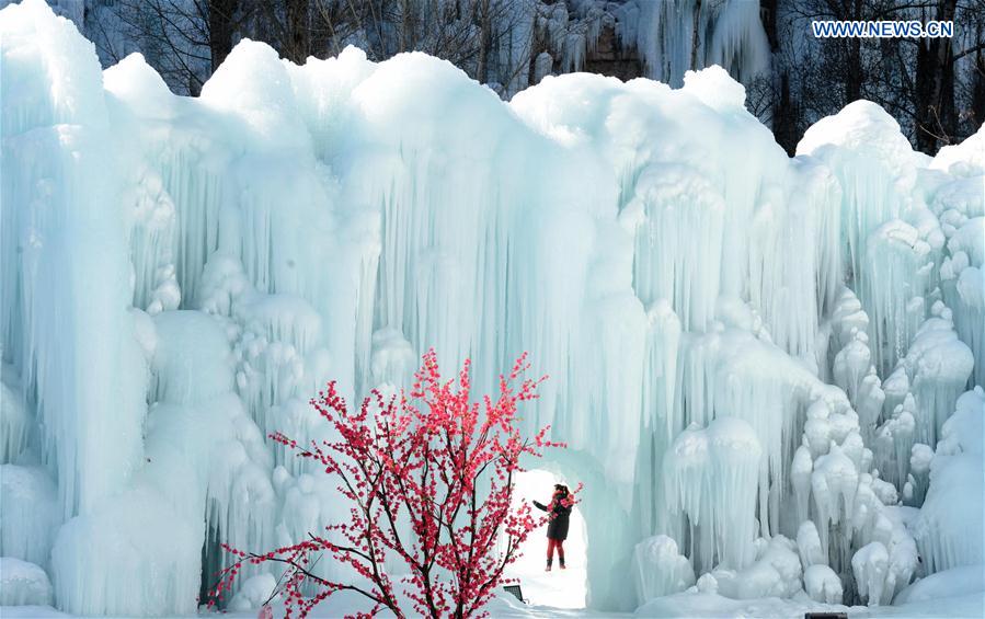 CHINA-HEBEI-SHIJIAZHUANG-FROZEN WATERFALL(CN)