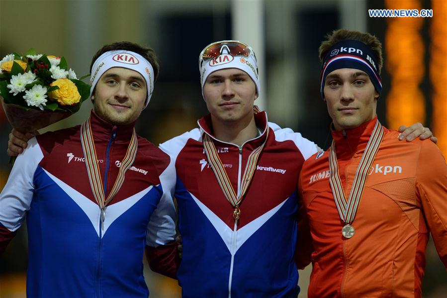 Silver medalist Denis Yuskov of Russia, gold medalist Pavel Kulizhnikov of Russia and bronze medalist Kjeid Nuis of the Netherlands (L-R) pose during the awarding ceremony of the men's 1000m event at ISU world single distances speed skating championships in Kolomna, Russia, on Feb. 13, 2016. 