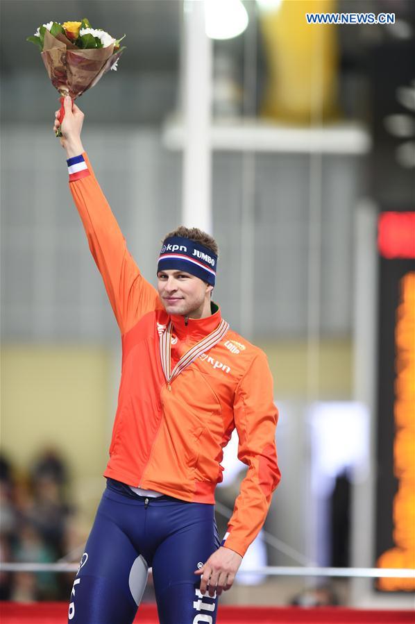 Gold medalist Sven Kramer of the Netherlands poses during the awarding ceremony of the men's 5000m event at ISU world single distances speed skating championships in Kolomna, Russia, on Feb. 13, 2016.