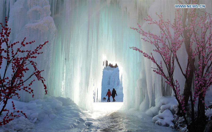 CHINA-HEBEI-SHIJIAZHUANG-FROZEN WATERFALL(CN)