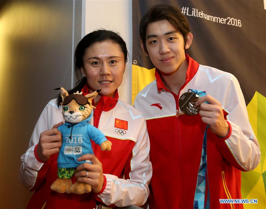 Ma Wei (R) of China poses with his coach Geng Li after the awarding ceremony of the men's 1000m final of short track speed skating event at the Lillehammer 2016 Winter Youth Olympic Games in Gjovik, Norway on Feb. 14, 2016. Ma Wei took the silver medal. 