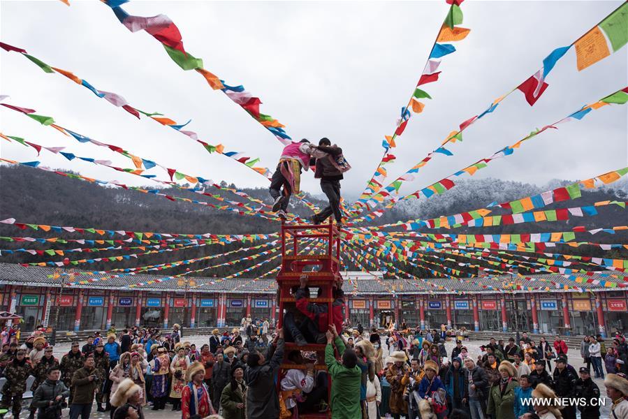 Residents of Tibetan ethnic group in Baoxing on Tuesday performed dragon and lion dances to celebrate the annual Shangjiu Festival, which falls on the 9th day of Chinese Lunar New Year, to express the respect to the heaven