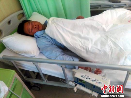 湖北一公交司机突发疾病忍痛将乘客转运后就医