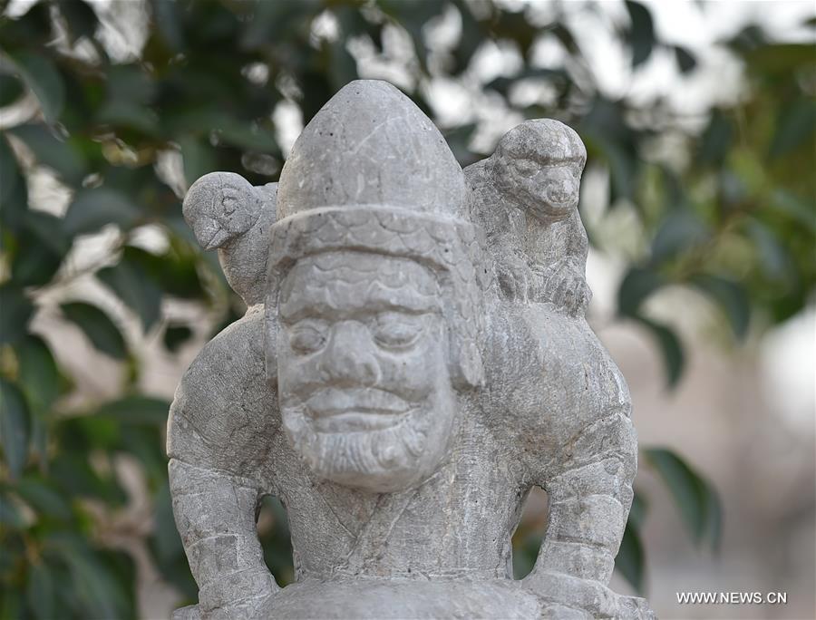 More than 40 stone monkey carvings and sculptures at the Guandi Temple have attracted many tourists here as stone monkey is regarded to be a sign of good luck in Chinese folk culture