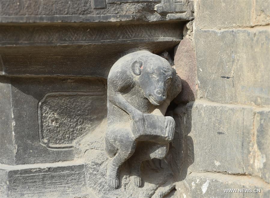 More than 40 stone monkey carvings and sculptures at the Guandi Temple have attracted many tourists here as stone monkey is regarded to be a sign of good luck in Chinese folk culture