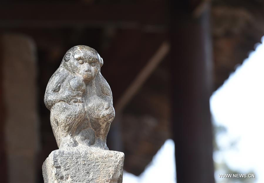 More than 40 stone monkey carvings and sculptures at the Guandi Temple have attracted many tourists here as stone monkey is regarded to be a sign of good luck in Chinese folk culture