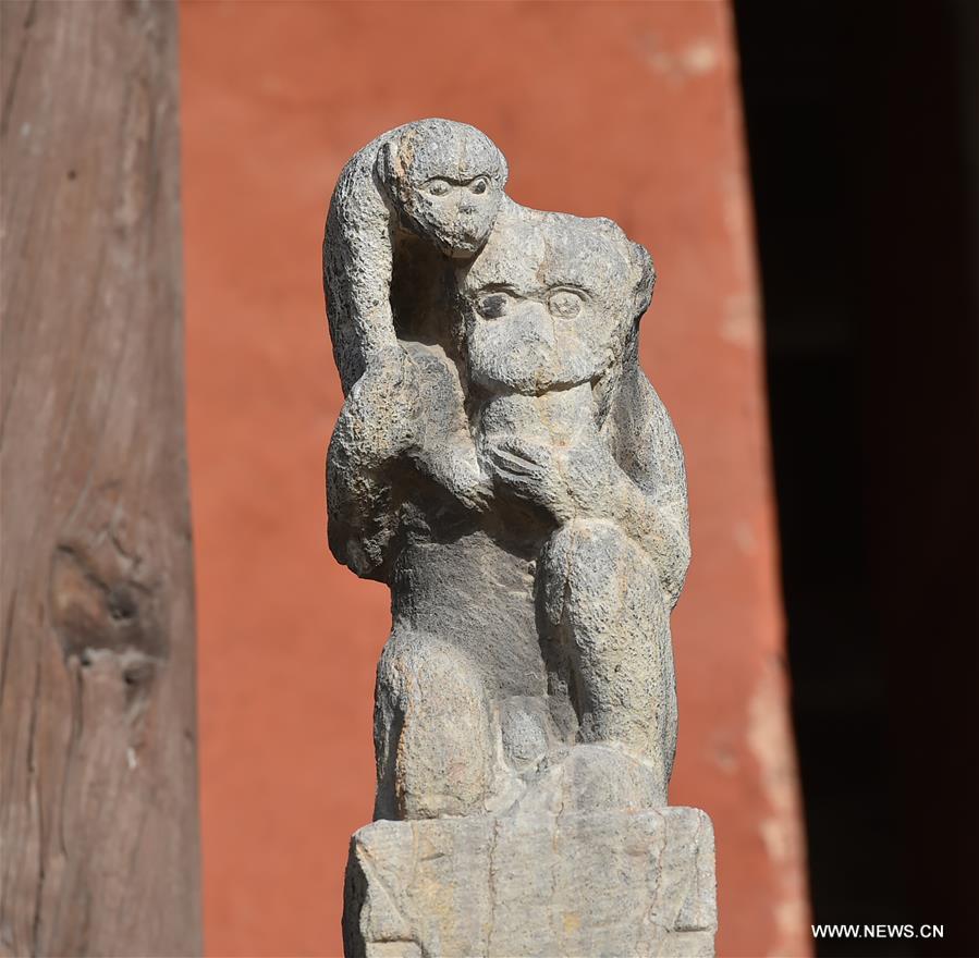 More than 40 stone monkey carvings and sculptures at the Guandi Temple have attracted many tourists here as stone monkey is regarded to be a sign of good luck in Chinese folk culture