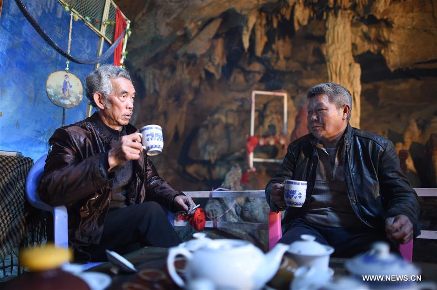 CHINA-GUIZHOU-CAVE PAINTER (CN)