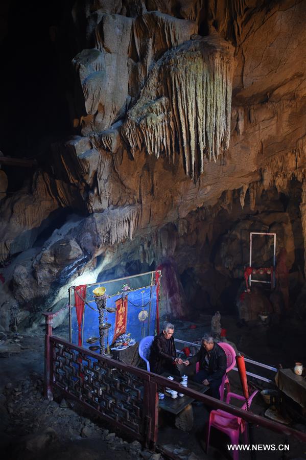 CHINA-GUIZHOU-CAVE PAINTER (CN)