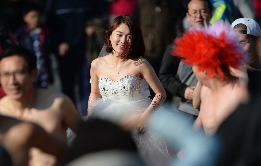 Runners at Beijing's 'naked run' race