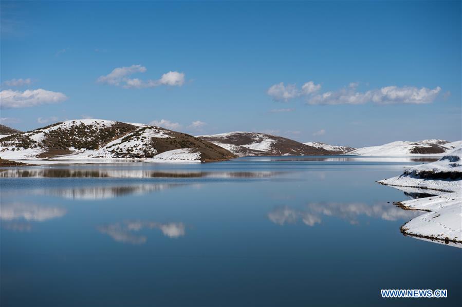 ZHAOTONG, Feb. 29, 2016 (Xinhua) -- Photo taken on Feb. 27, 2016 shows the scenery of Tiaodun River at Dashanbao Black-necked Crane Nature Reserve in Zhaotong City, southwest China's Yunnan Province. (Xinhua/Hu Chao)  