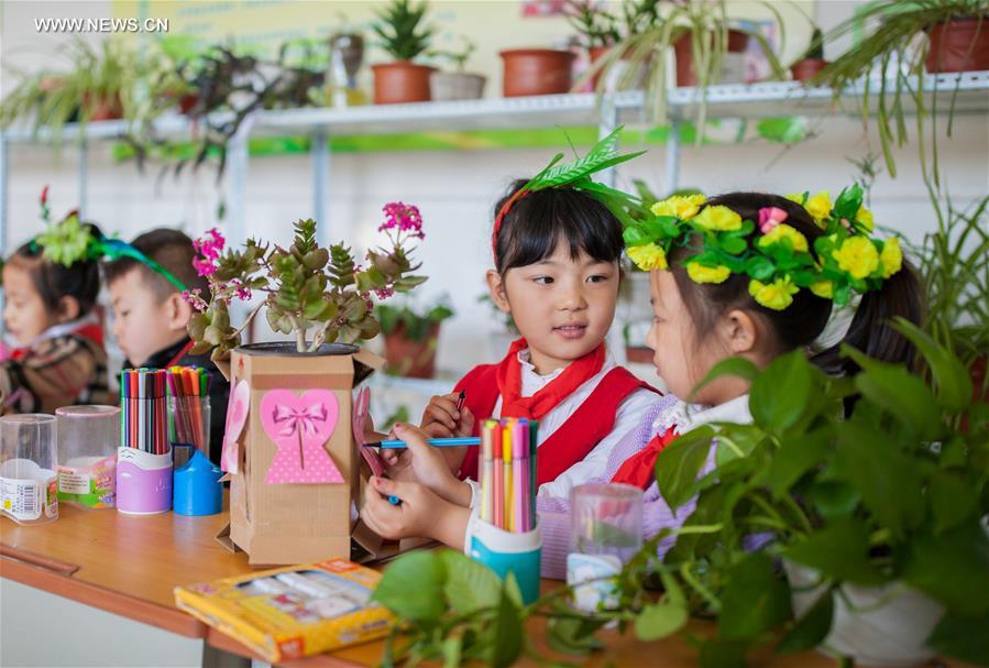 #CHINA-INNER MONGOLIA-CLASSROOM-PLANTS(CN)