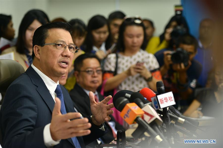 Malaysian Transport Minister Liow Tiong Lai (C) talks about the debris found in Mozambique during an activity in Kuala Lumpur, capital of Malaysia, March 3, 2016.