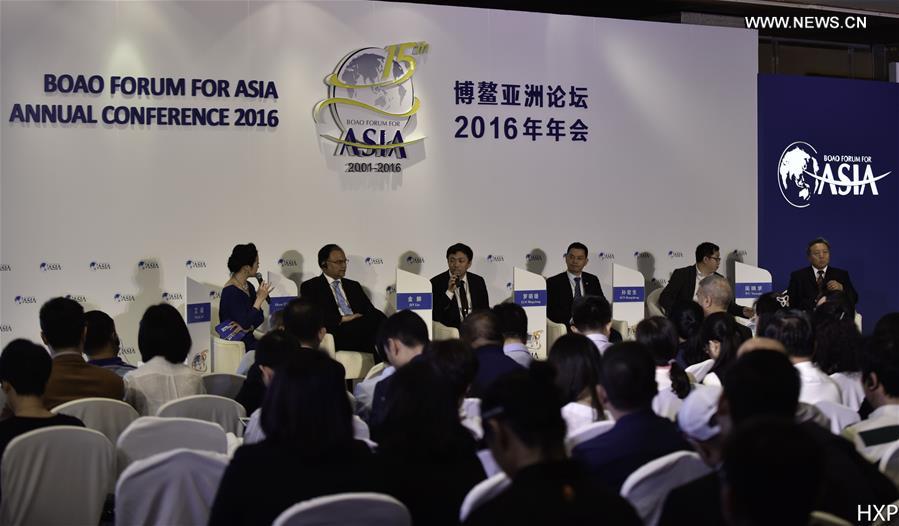 People attend a sub-forum with the theme of 'The Rise of Crowdfunding' during the 2016 Boao Forum for Asia (BFA) in Boao, south China's Hainan Province, March 22, 2016.