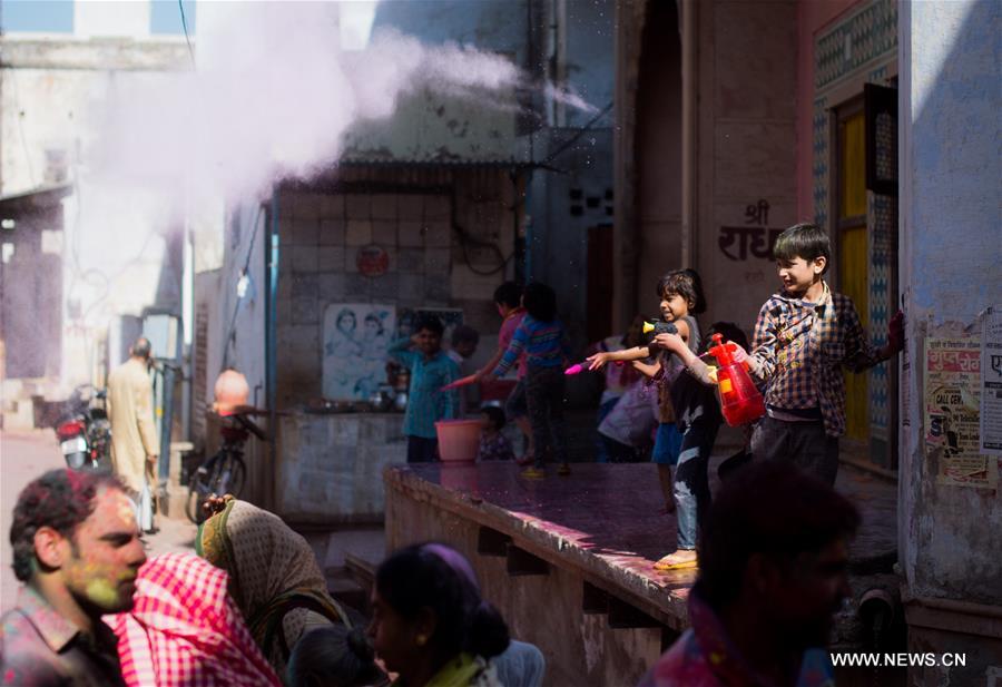 INDIA-VRINDAVAN-HOLI-STREET CELEBRATION