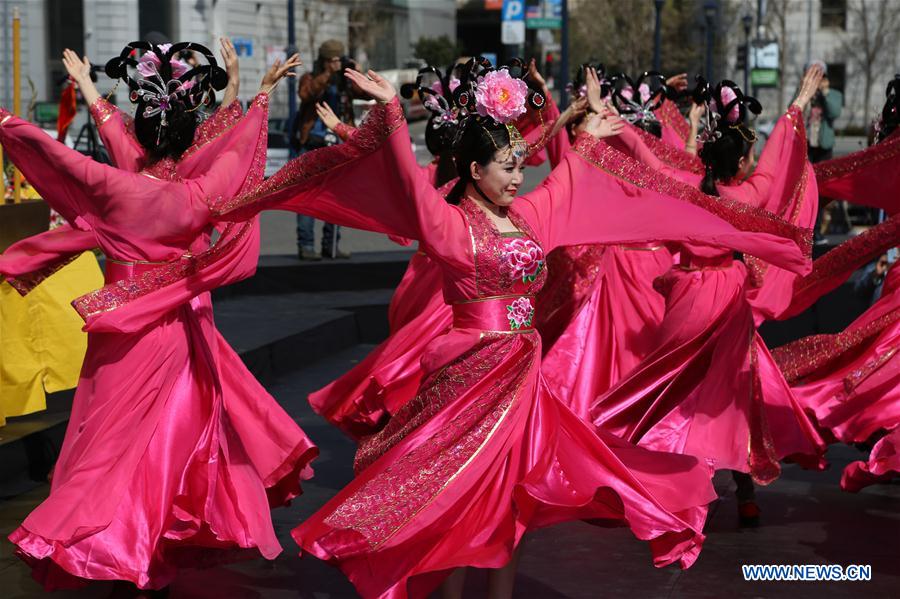 Dancers perform during a ceremony to honor the ancestor of the Chinese nation in San Francisco, the United States, March 27, 2016.